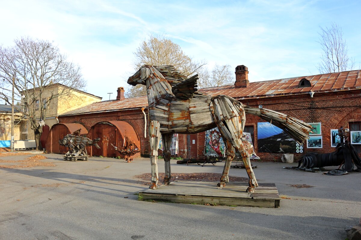 Скульптуры из мусора - Ольга 