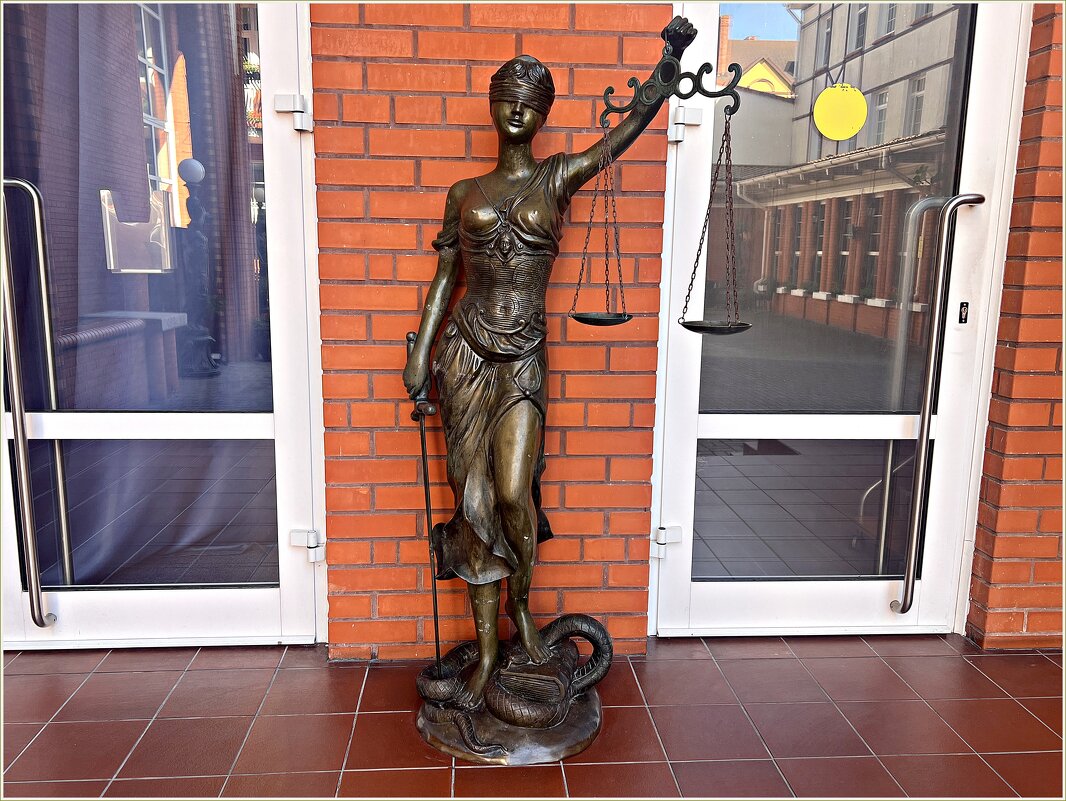 Скульптуры отеля Самбия. - Валерия Комова