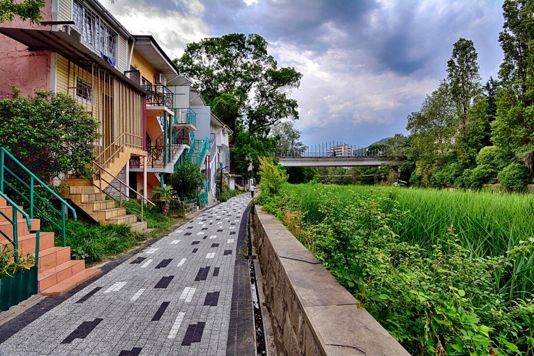 Хоста. Улица Октября - Mikhail Irtyshskiy