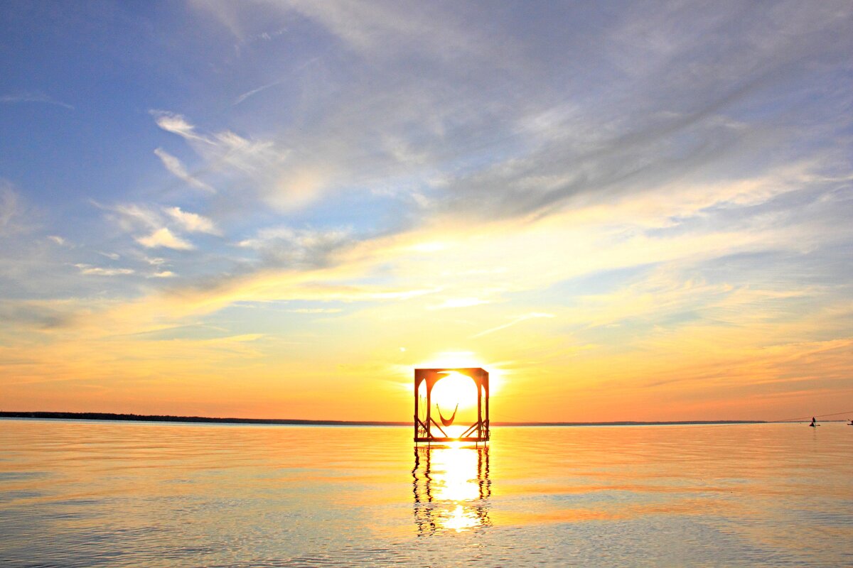 Между небом и морем... - Евгений Корьевщиков