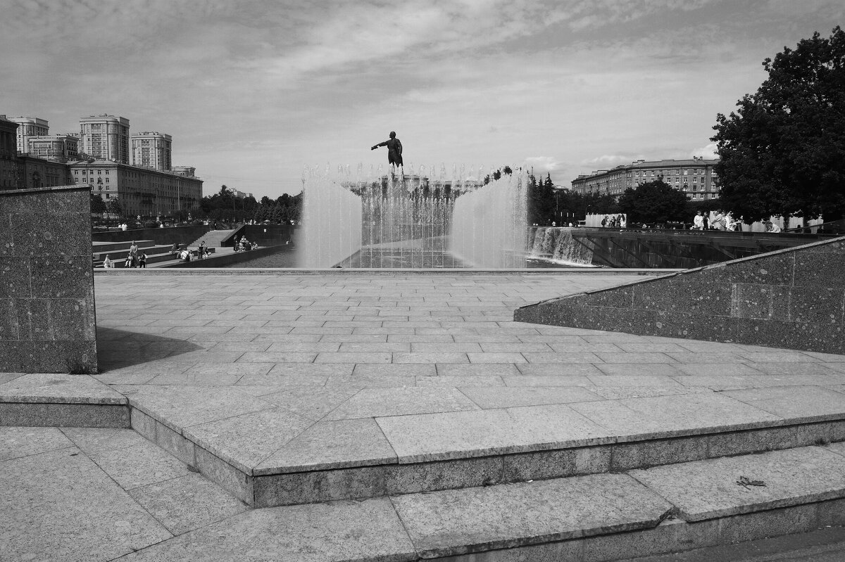 МОСКОВСКАЯ ПЛОЩАДЬ - Виктор Никитенко МОСКОВСКАЯ ПЛОЩАДЬ - Виктор Никитенко