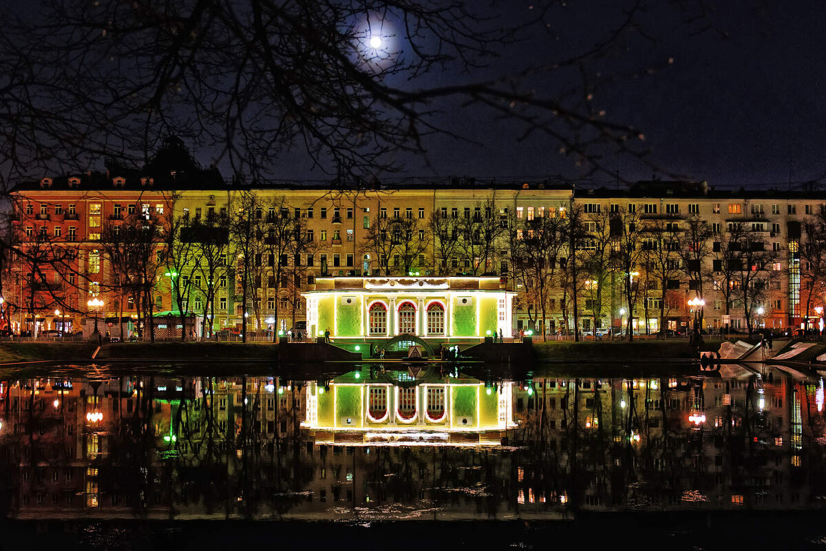 Ночь на Патриарших прудах - Максим Сорокин