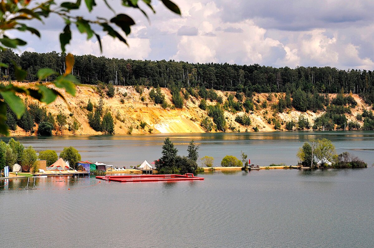 А на косе меж делом жарят шашлыки,,,) - Анатолий Колосов