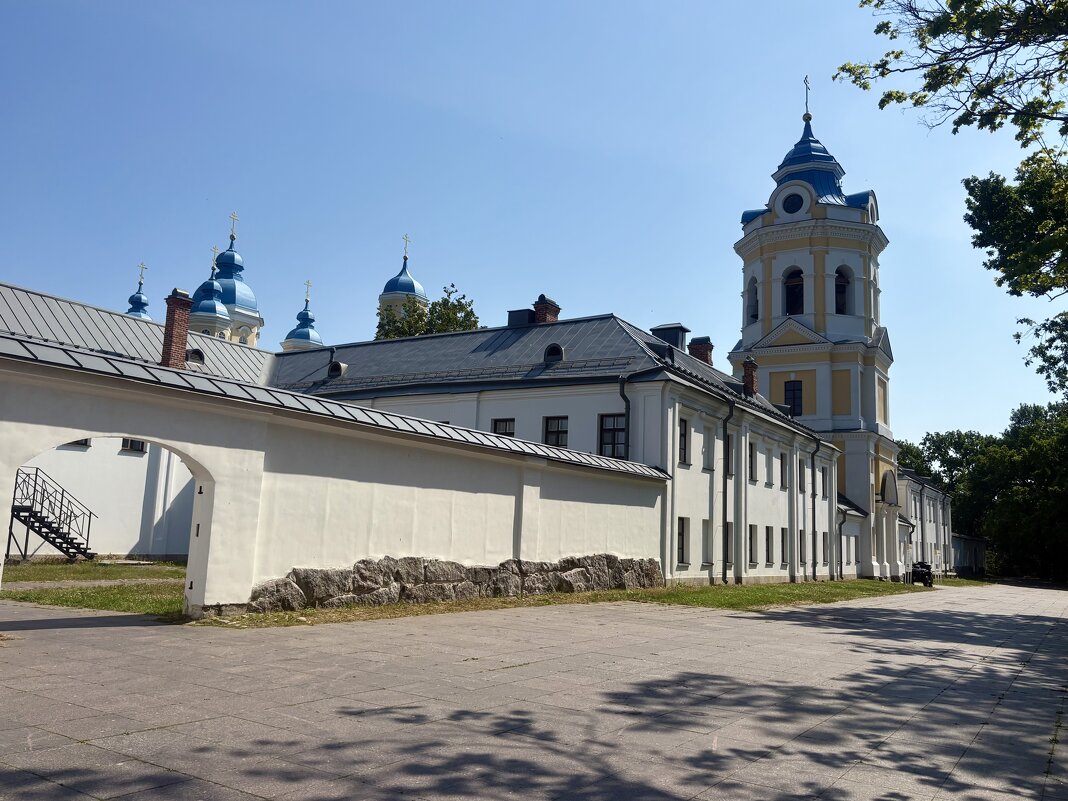 Надвратная колокольня монастырского каре... - Наталия Павлова Надвратная колокольня монастырского каре... - Наталия Павлова