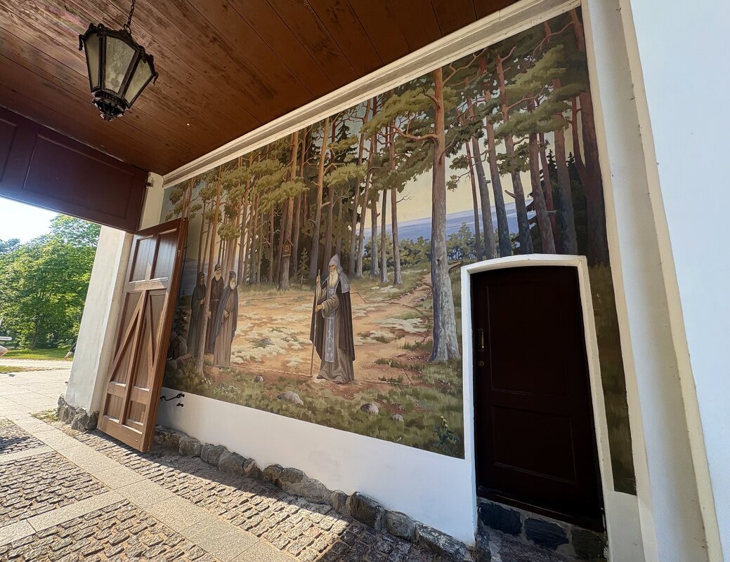 Арочный проход в колокольне...Святые врата... - Наталия Павлова