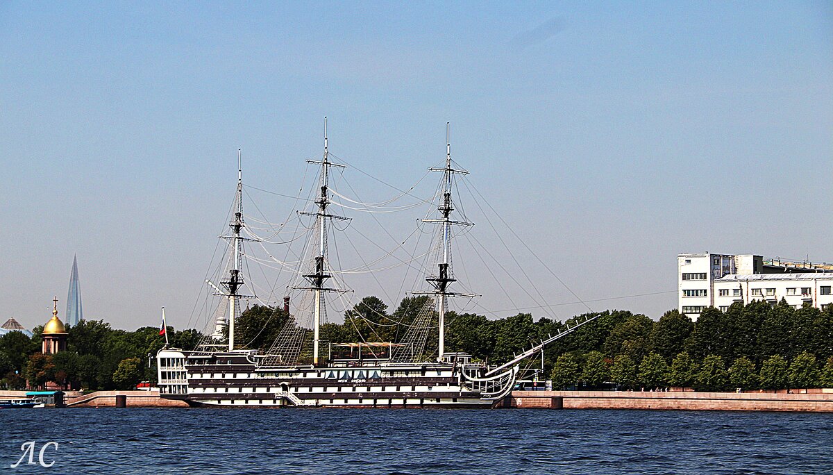 Плавучий ресторан `Благодать` у Петровской набережной - Любовь Сахарова Плавучий ресторан `Благодать` у Петровской набережной - Любовь Сахарова