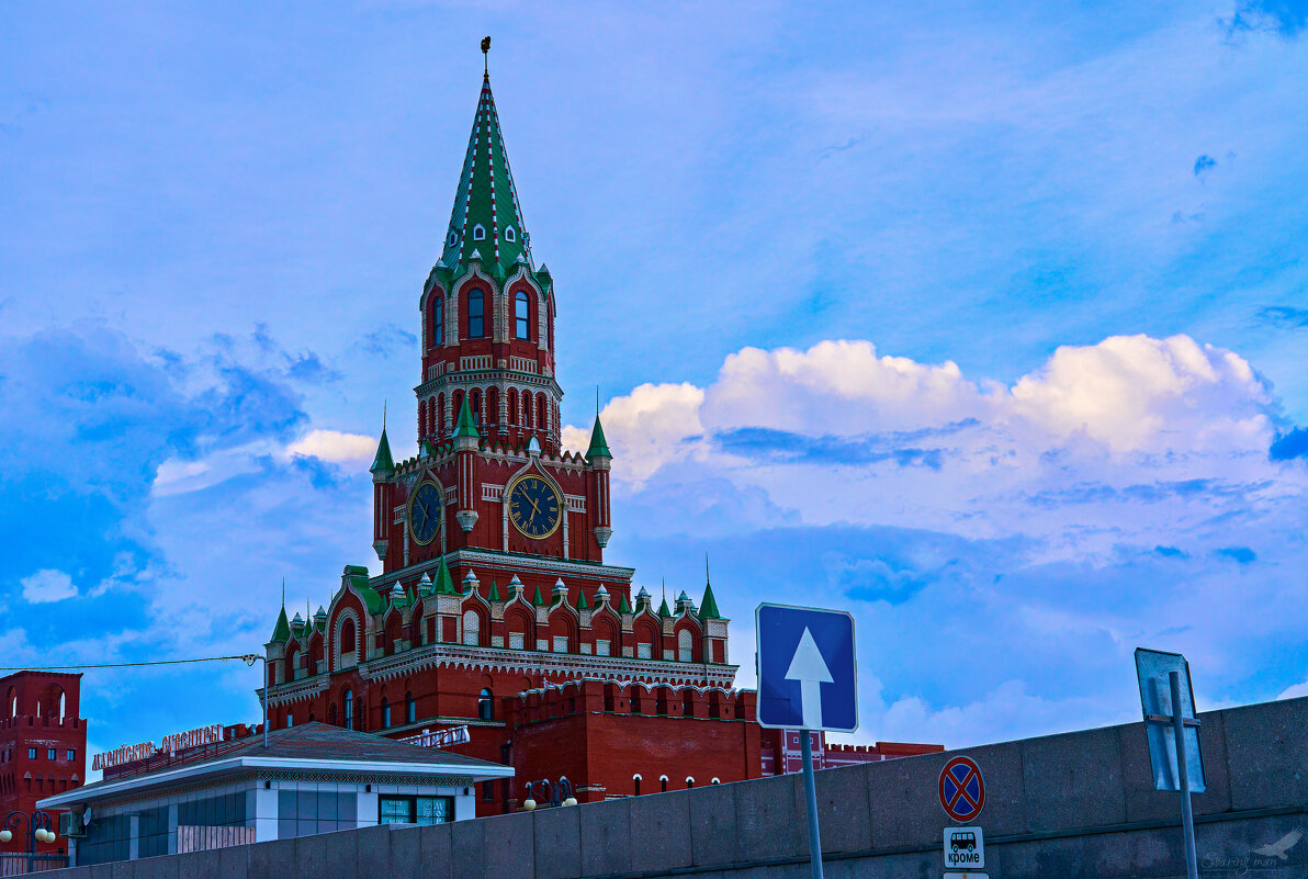 Йошкар-Олинский кремль - Soaring Man Владимир