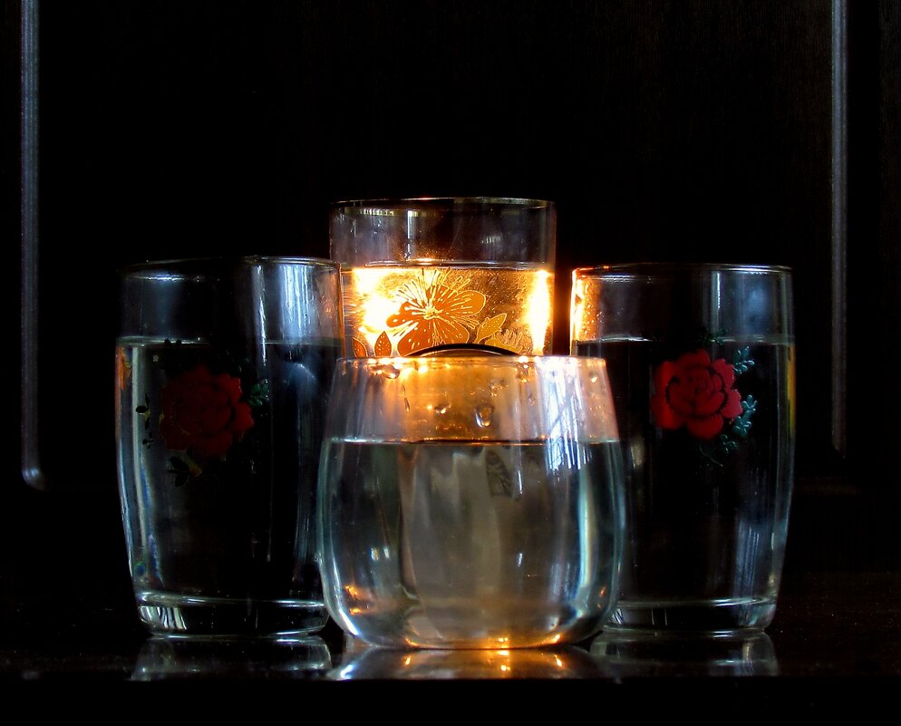 На черном фоне - Роман Савоцкий