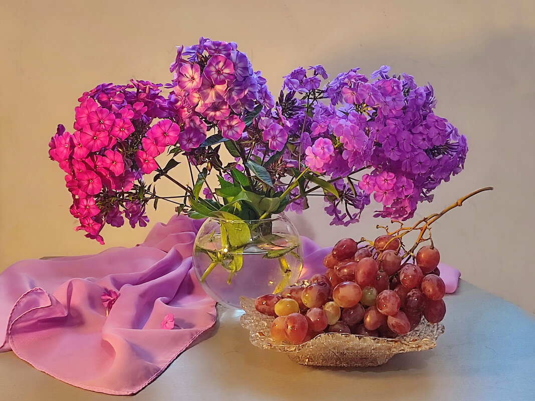 С виноградом - Валентина Богатко 