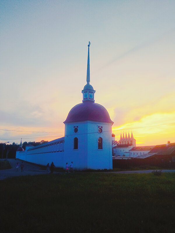 Возле стен монастыря - Сергей Кочнев