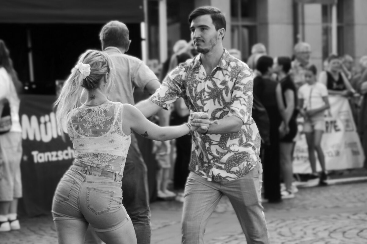 Танцуем.. - Юрий. Шмаков