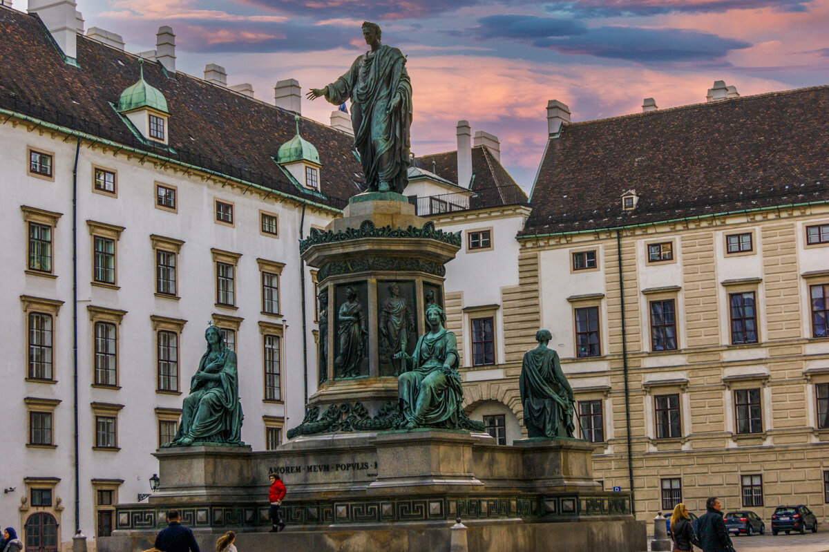 Памятник Марии Терезии - Игорь Сикорский