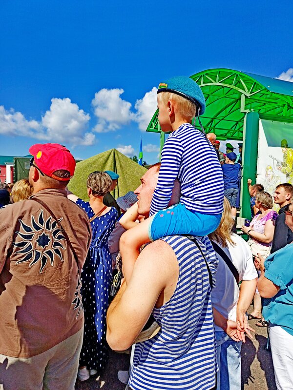 С папой надежней... - Vladimir Semenchukov С папой надежней... - Vladimir Semenchukov