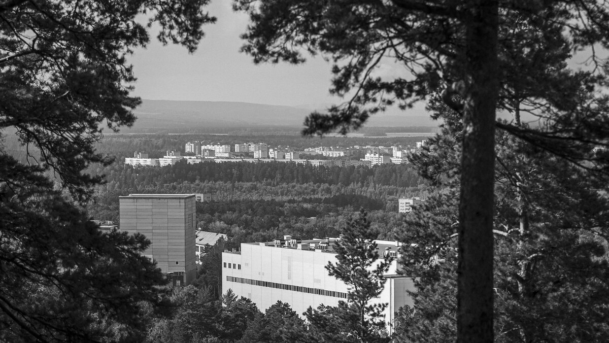 Где-то там город. - Вадим Басов