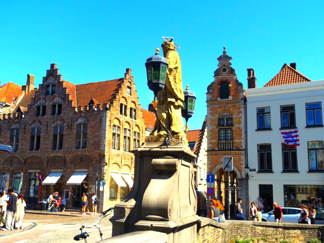 В центре Брюгге - Aida10 