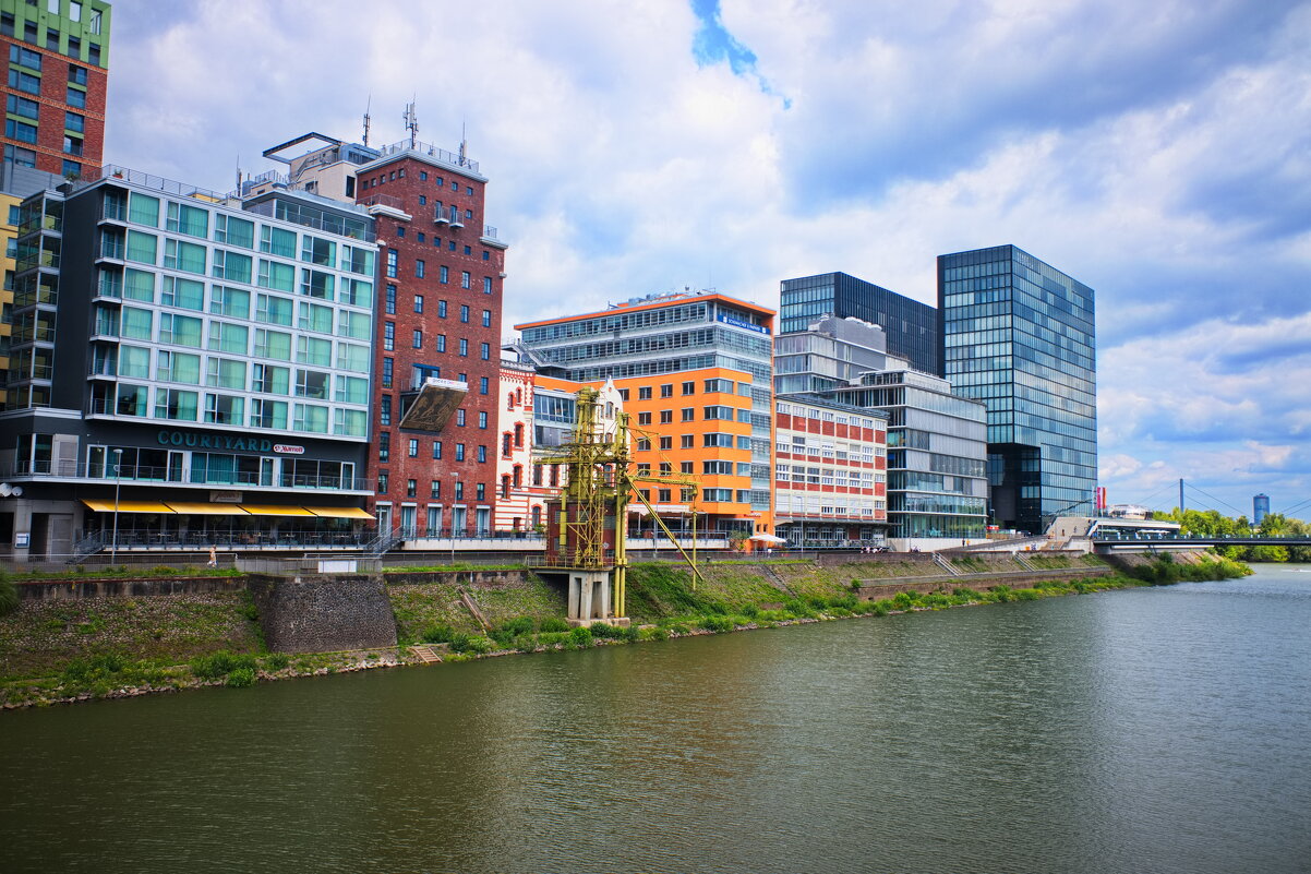 *** - Witalij Löwin