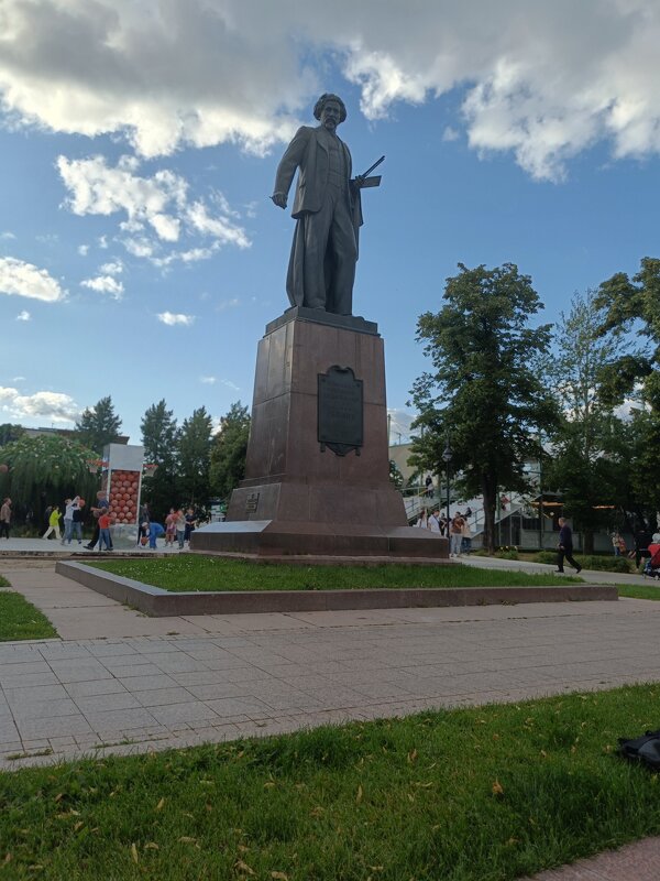 памятник Репину - Галина R...