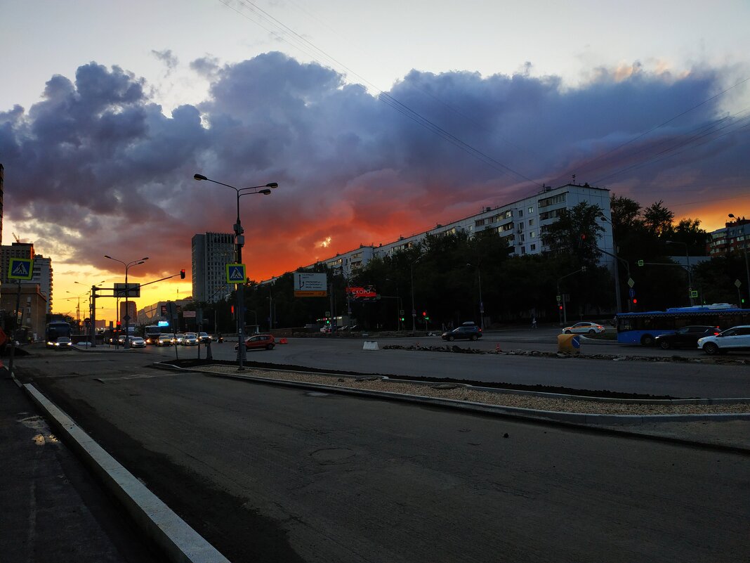 Разве в городе увидишь закат целиком?! - Андрей Лукьянов
