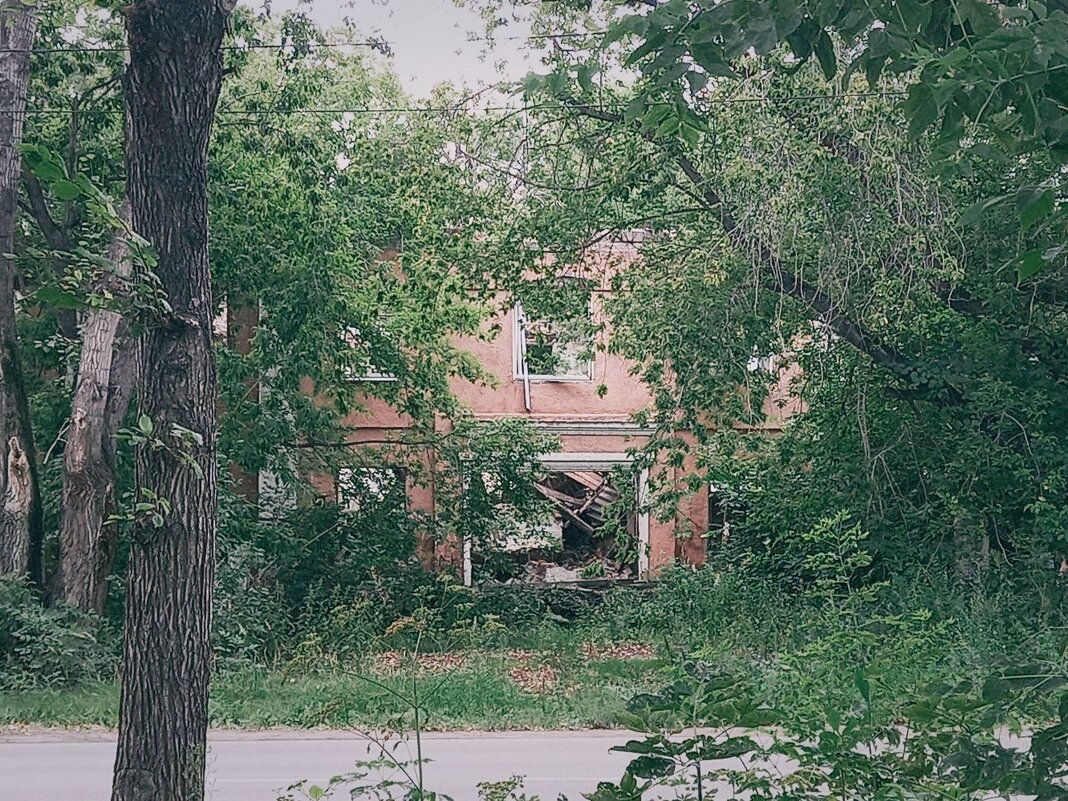Заброшка, сама себя разрушает. - Игорь Солдаткин