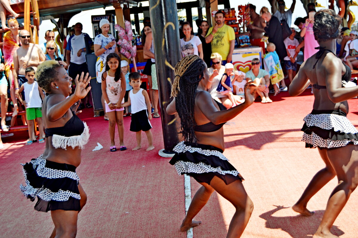 Прекрасные туземки... - Vladimir Semenchukov Прекрасные туземки... - Vladimir Semenchukov