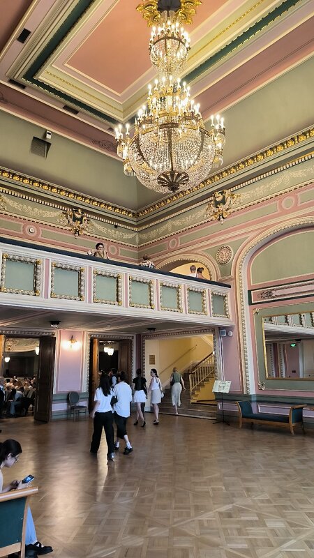 В театре Комиссаржевской. - Ольга 