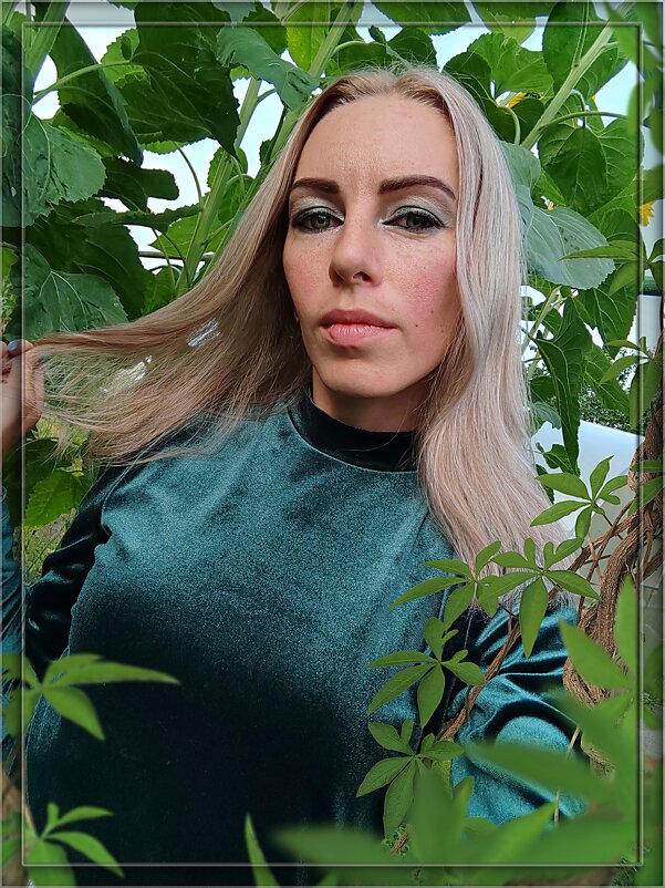 ))) - Януся Характерова