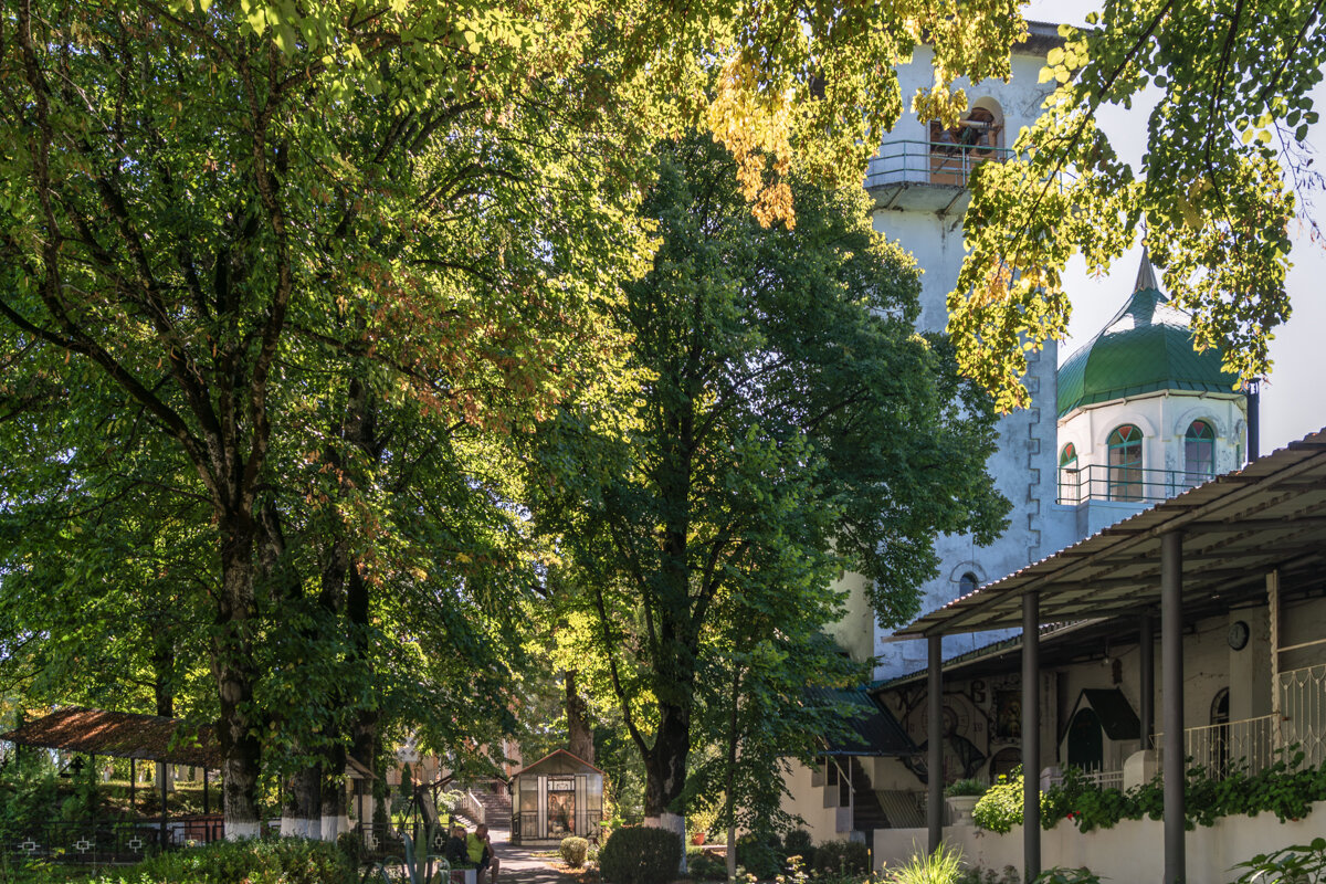 На территории Свято-Михайловского мужского монастыря - Игорь Сикорский На территории Свято-Михайловского мужского монастыря - Игорь Сикорский