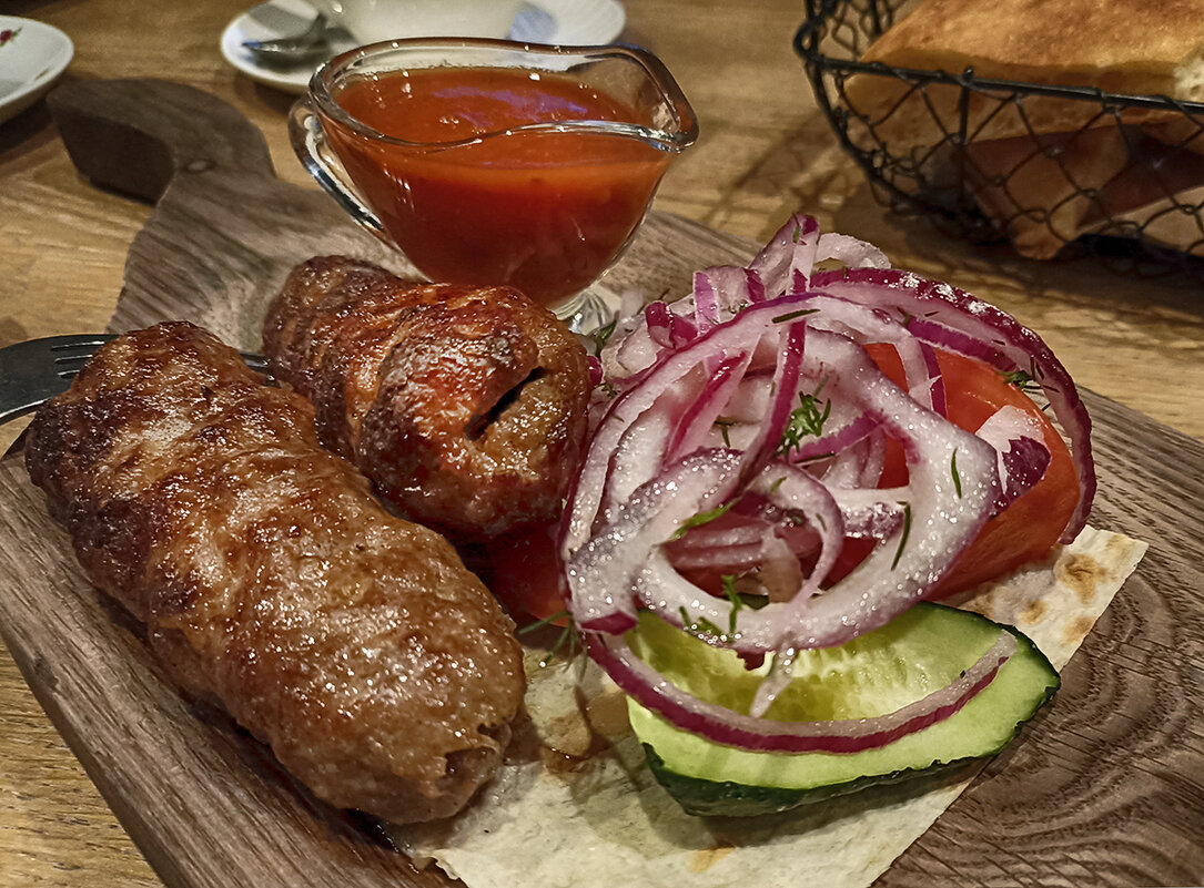 Ну, к солёненькому вам люля- кебаб подаю! - Лилия *