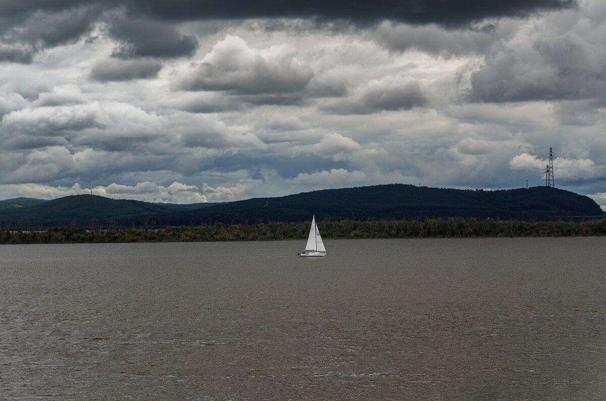 Белеет парус одинокий... - Виктор Иванович Чернюк