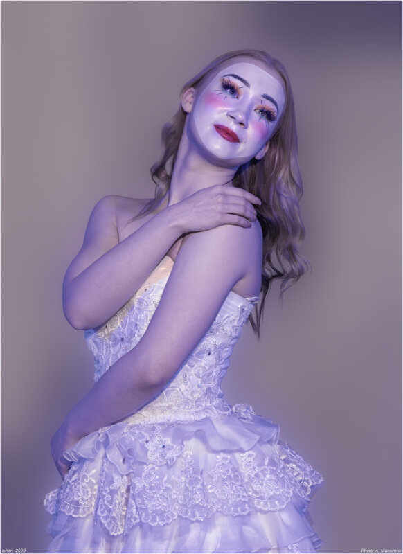 Актриса Лидия Евсеева в роли Коломбины. - Александр Максимов Актриса Лидия Евсеева в роли Коломбины. - Александр Максимов