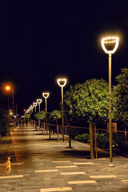 Бульвар Ак Дениз - Андрей Жданов