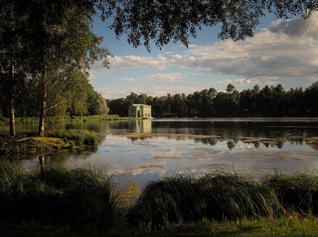 В Гатчинском парке - Магомед .