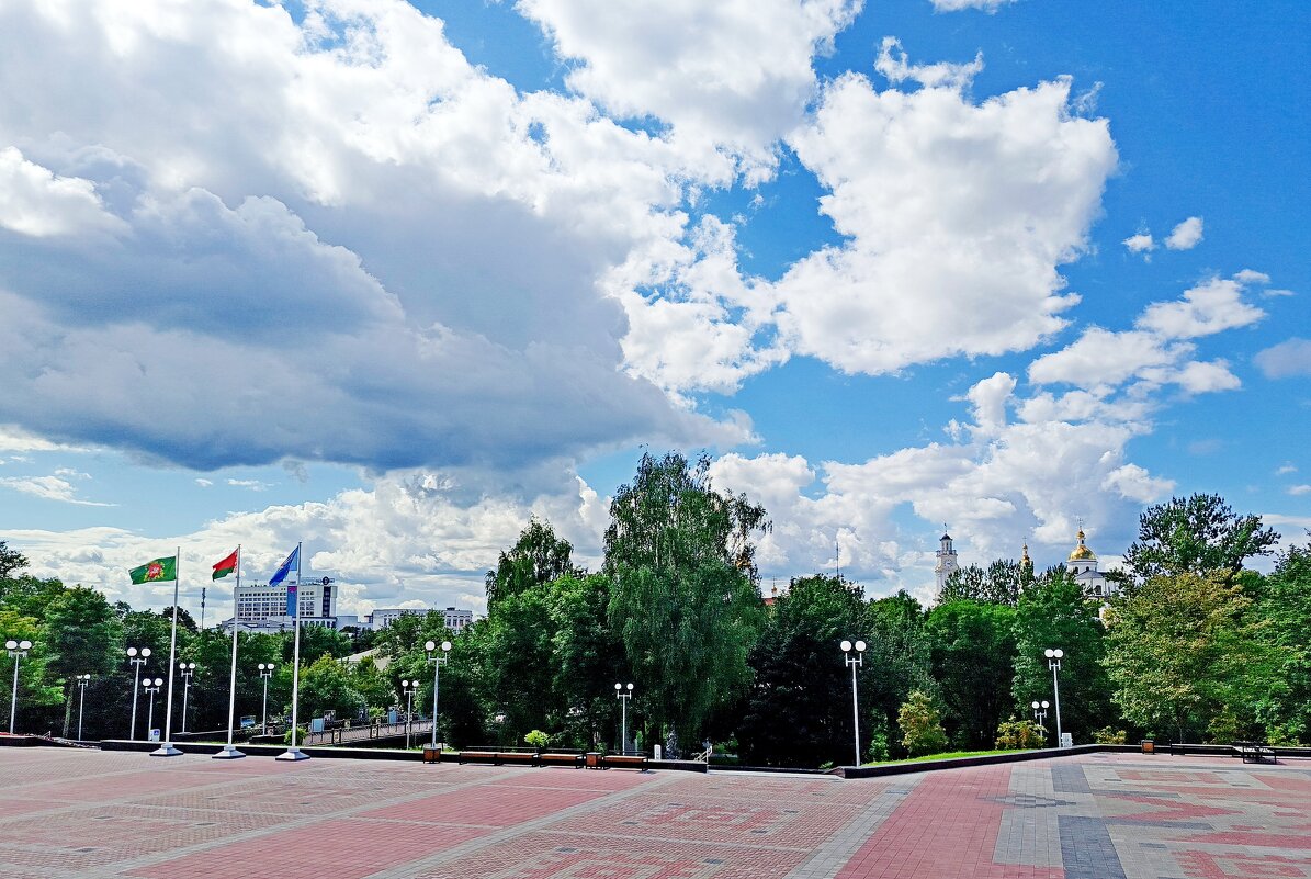 У нас сегодня облачно... - Vladimir Semenchukov У нас сегодня облачно... - Vladimir Semenchukov