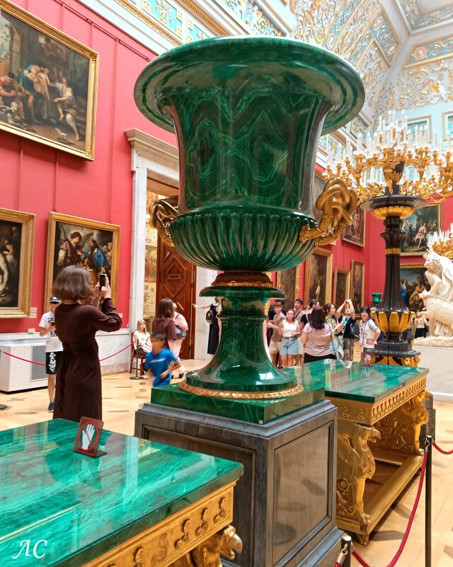 Декоративное убранство интерьеров Эрмитажа. Вазы - Любовь Сахарова