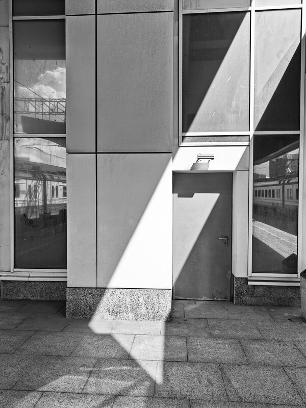 Геометрия форм, тень и движение электричек - Любимова Ольга Геометрия форм, тень и движение электричек - Любимова Ольга