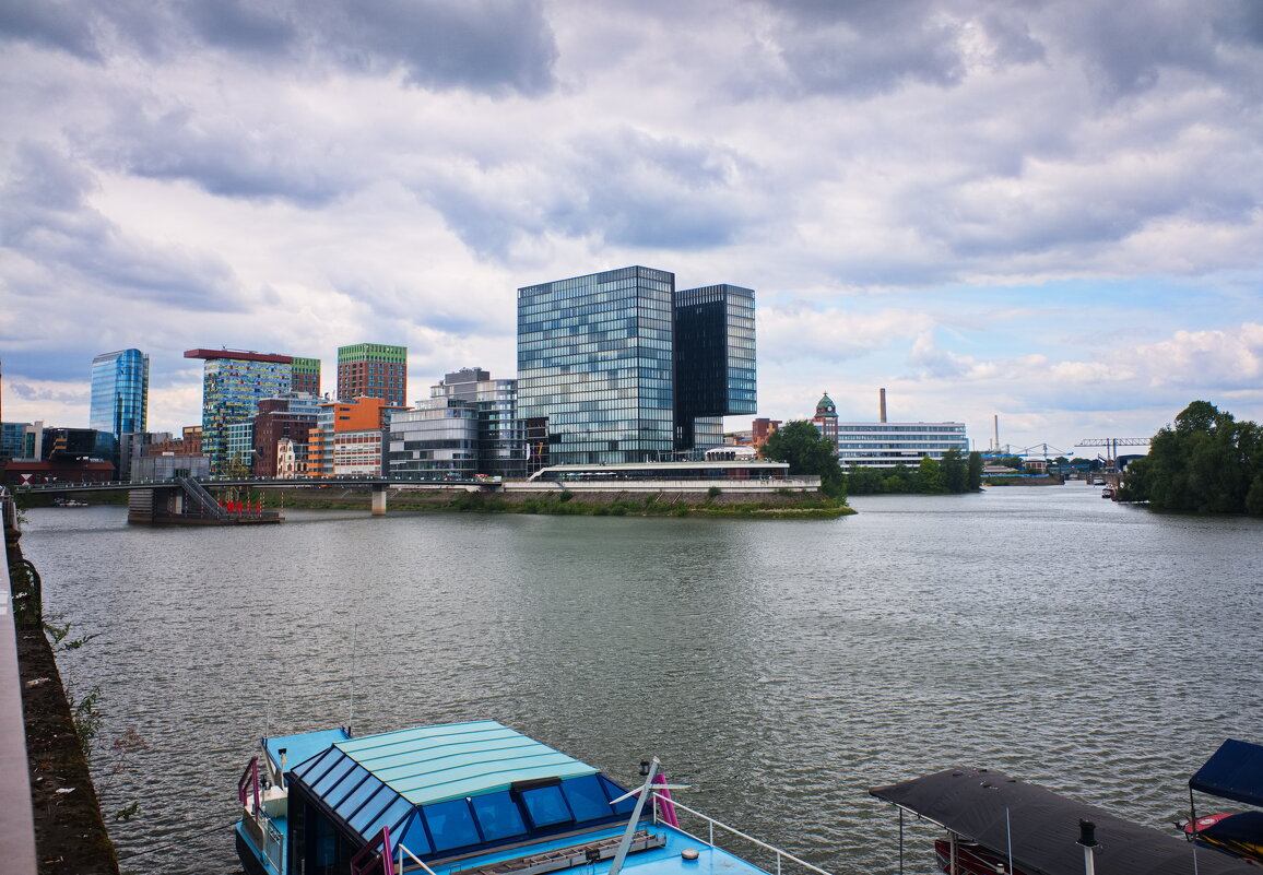 *** - Witalij Löwin