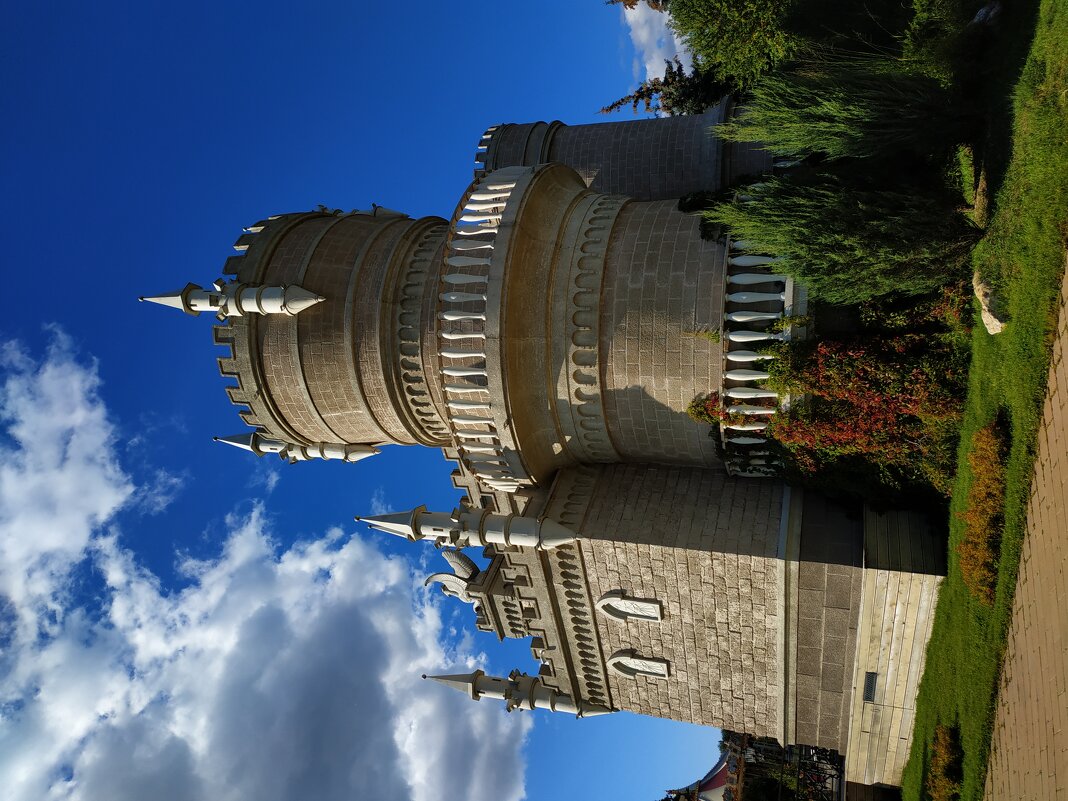 Почти Ласточкино гнездо - Андрей Лукьянов