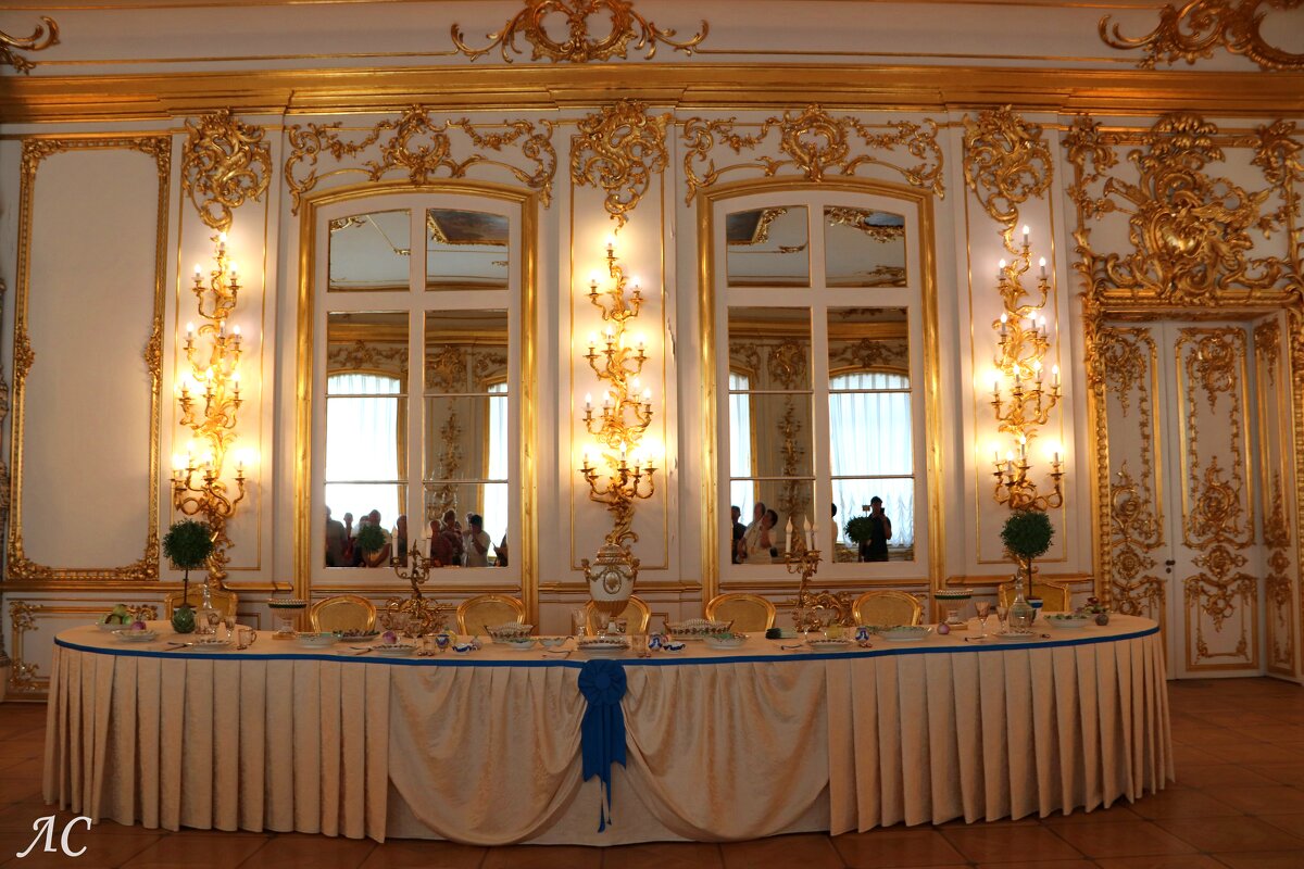 Внутреннее великолепие Екатерининского дворца - Любовь Сахарова Внутреннее великолепие Екатерининского дворца - Любовь Сахарова