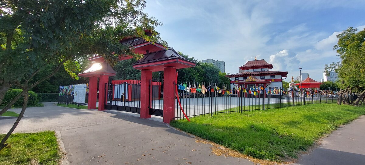 Тубден Шедублинг - буддийский храмовый комплекс в Москве. - ИРЭН@ .