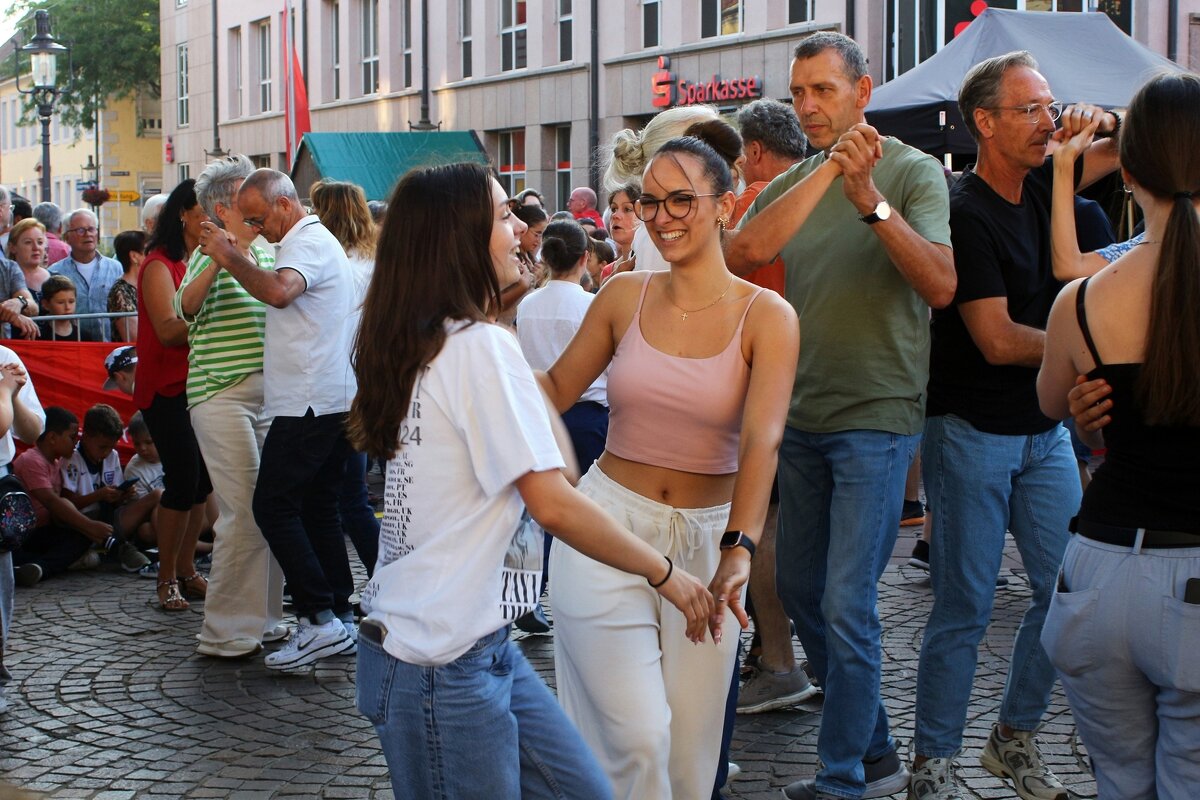 Танцплощадка - Юрий. Шмаков Танцплощадка - Юрий. Шмаков