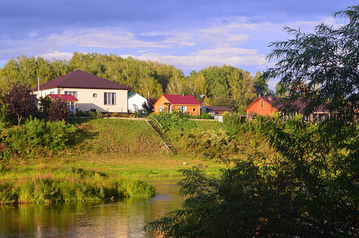 Вечер тихой песнею над рекой плывёт - Татьяна Лютаева