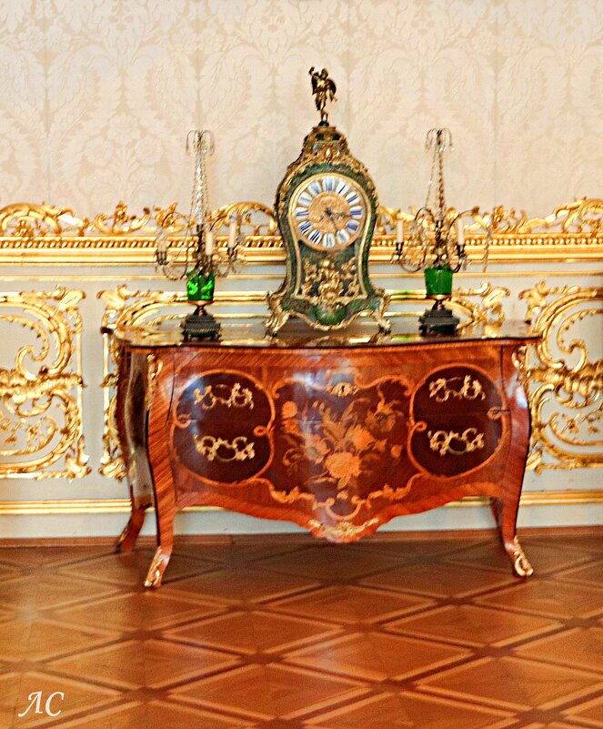 Екатерининский дворец. Часы - Любовь Сахарова Екатерининский дворец. Часы - Любовь Сахарова