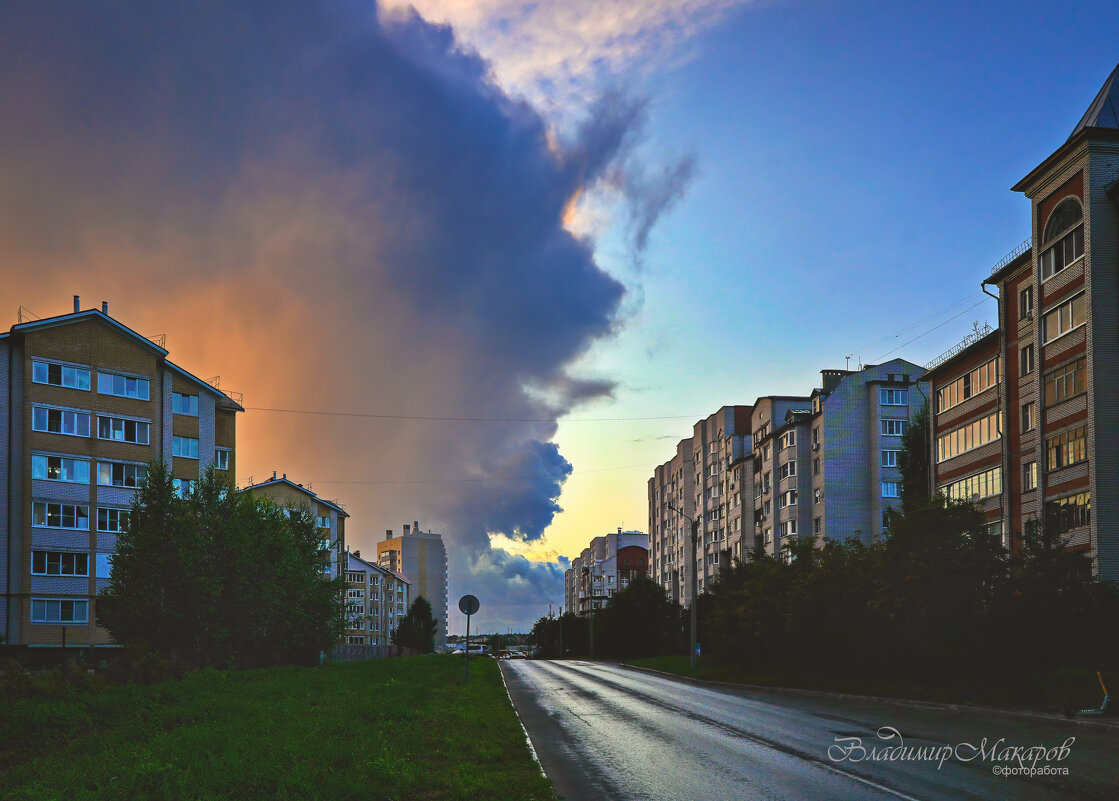 "Под вечер нагнало тучи. Южная"© - Владимир Макаров "Под вечер нагнало тучи. Южная"© - Владимир Макаров