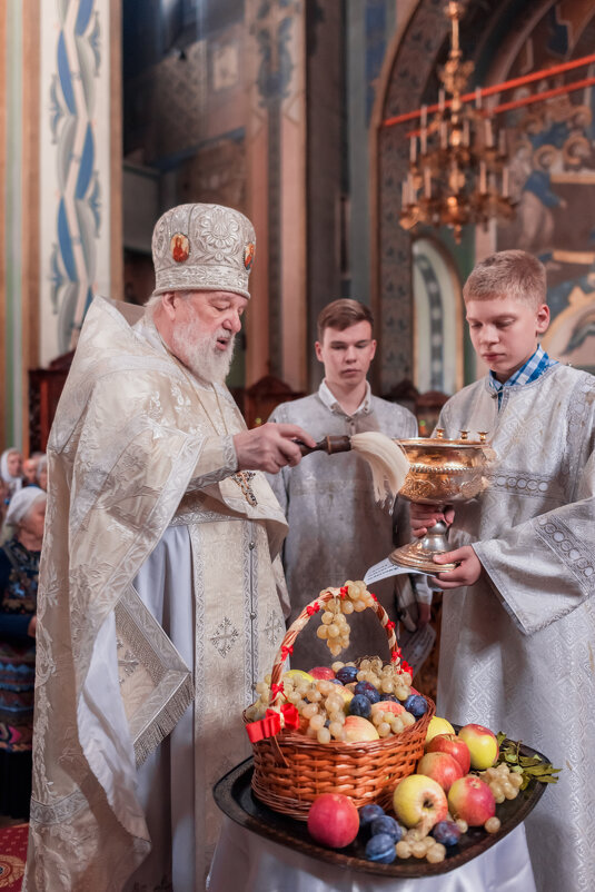 Праздник "Преображение Христа" /"яблочный спас" - Pasha Zhidkov Праздник "Преображение Христа" /"яблочный спас" - Pasha Zhidkov