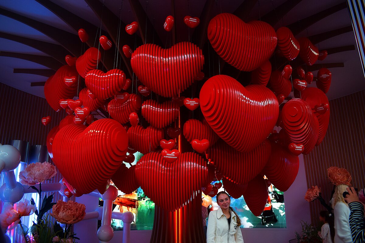 Дерево любви при входе в  сектор "Любовь" - Татьяна Помогалова