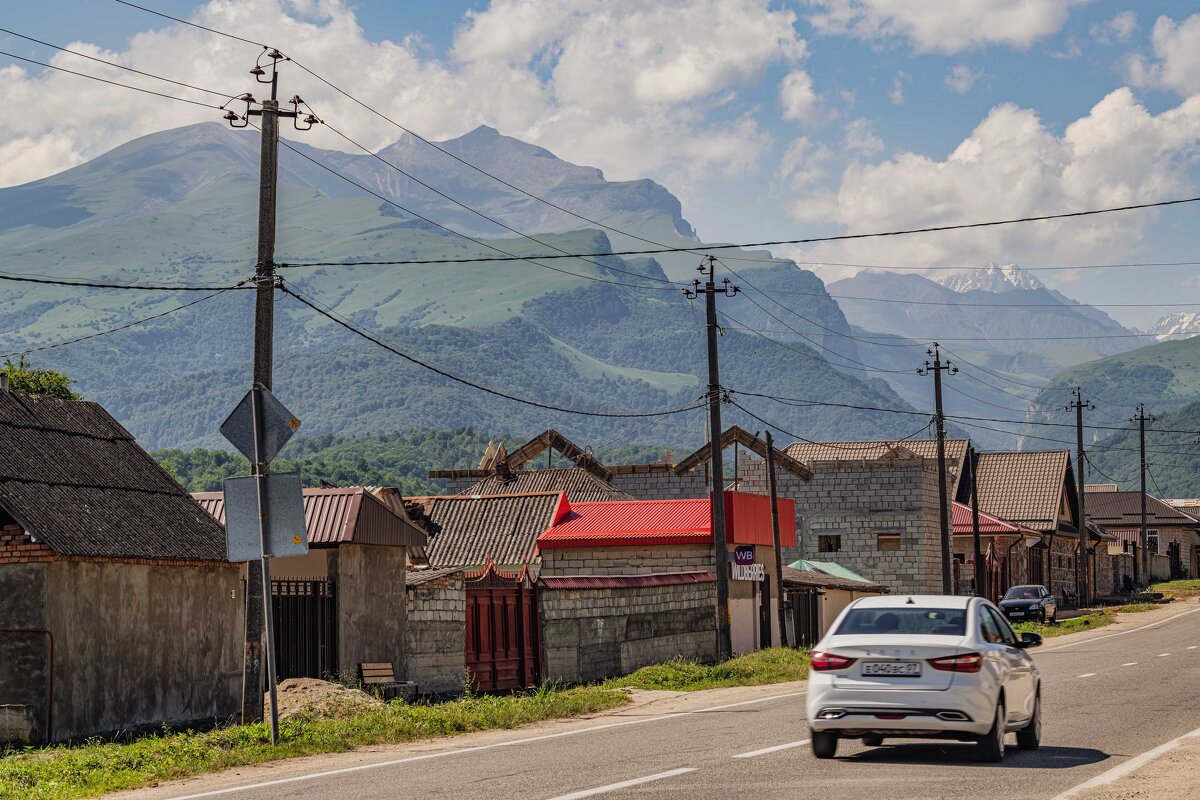 В горном посёлке - Константин Бобинский