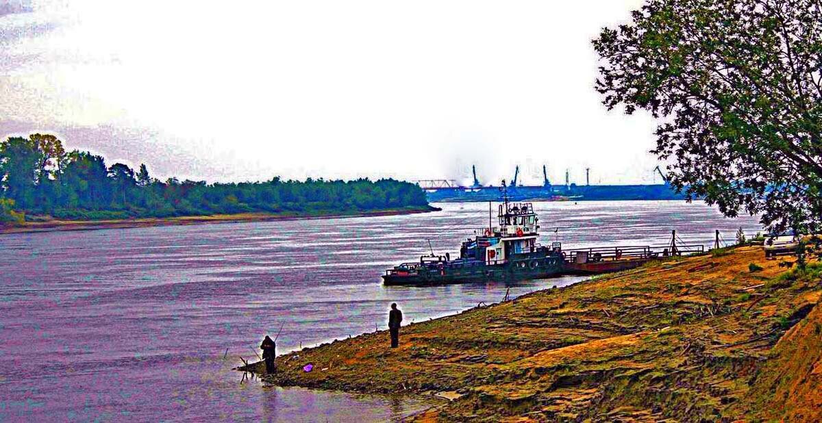 Сентябрь..Хмурая Обь и рыбаки с катера! - Владимир 