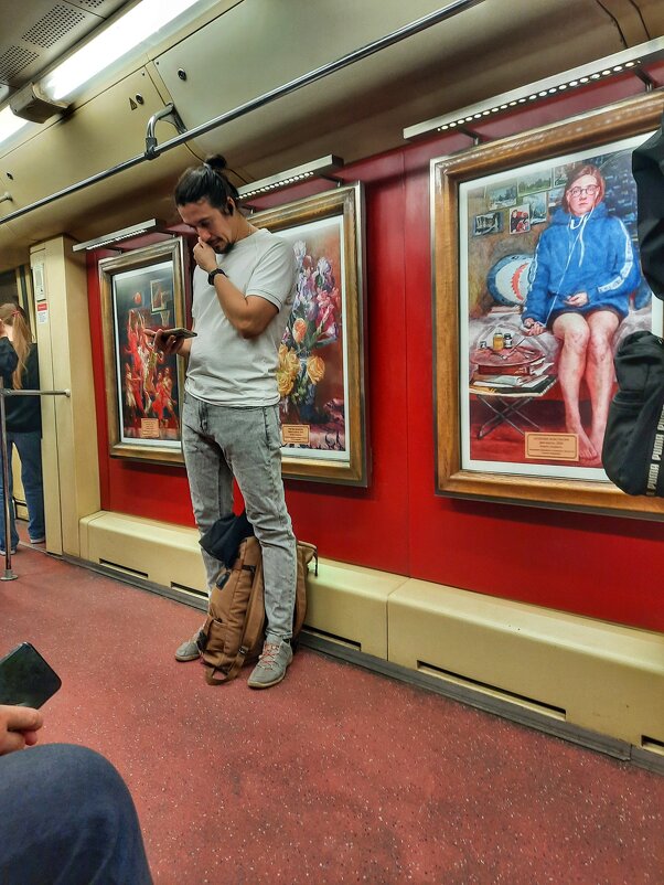 В тематическом вагоне московского метро - Irene Irene