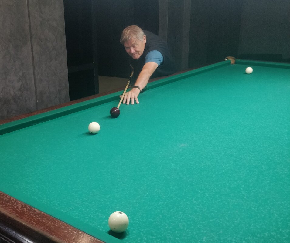 Игра русский бильярд - Андрей Хлопонин