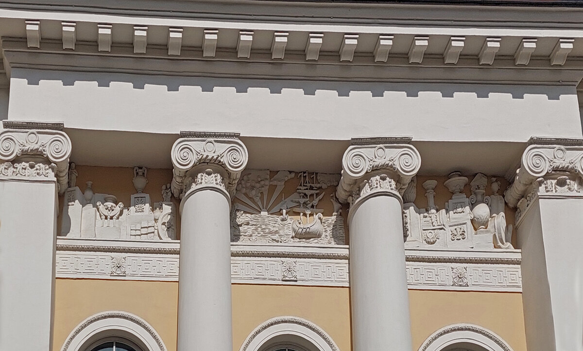 Фриз на стене Нового гостиного двора. - ИРЭН@ .